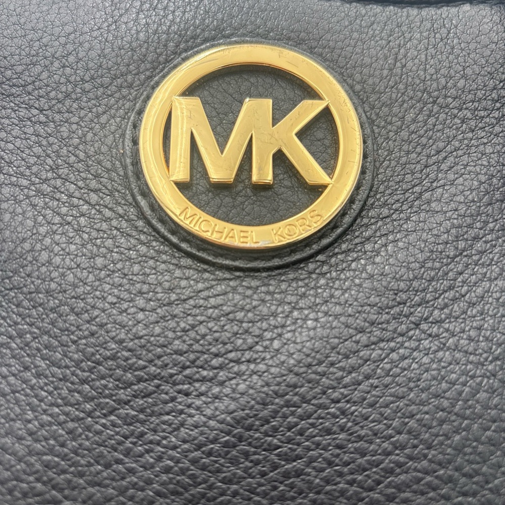 Michael Kors Black Crossbody‎ Bag with Gold Logo - Picture 12 of 12
